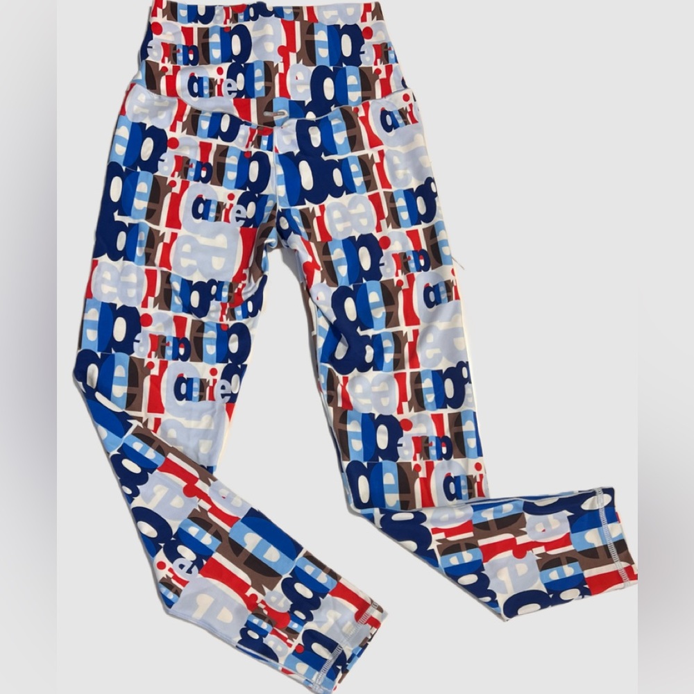 NWT Aerie Play Real Me High Waisted 7/8 Leggings. Size Medium.